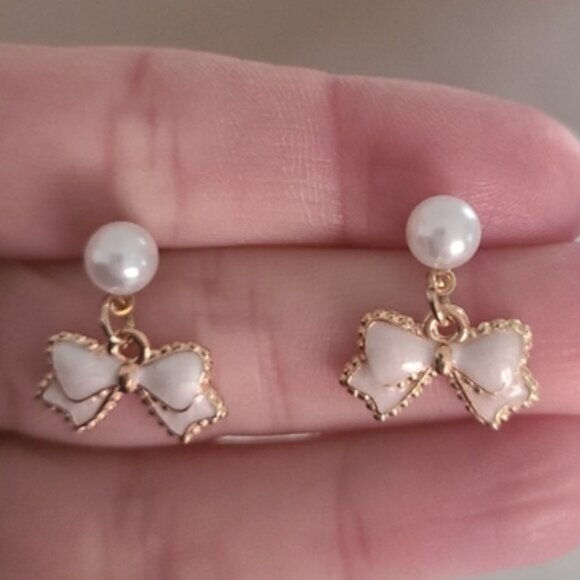 Vintage Style Gold Pearl Bow Coquette Girlhood Dainty Feminine Drop Earrings - Picture 4 of 5
